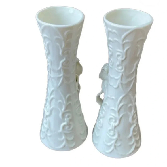 Vintage K’s Collection ornate cream ceramic vases. Set of 2. floral design. - Picture 2 of 9